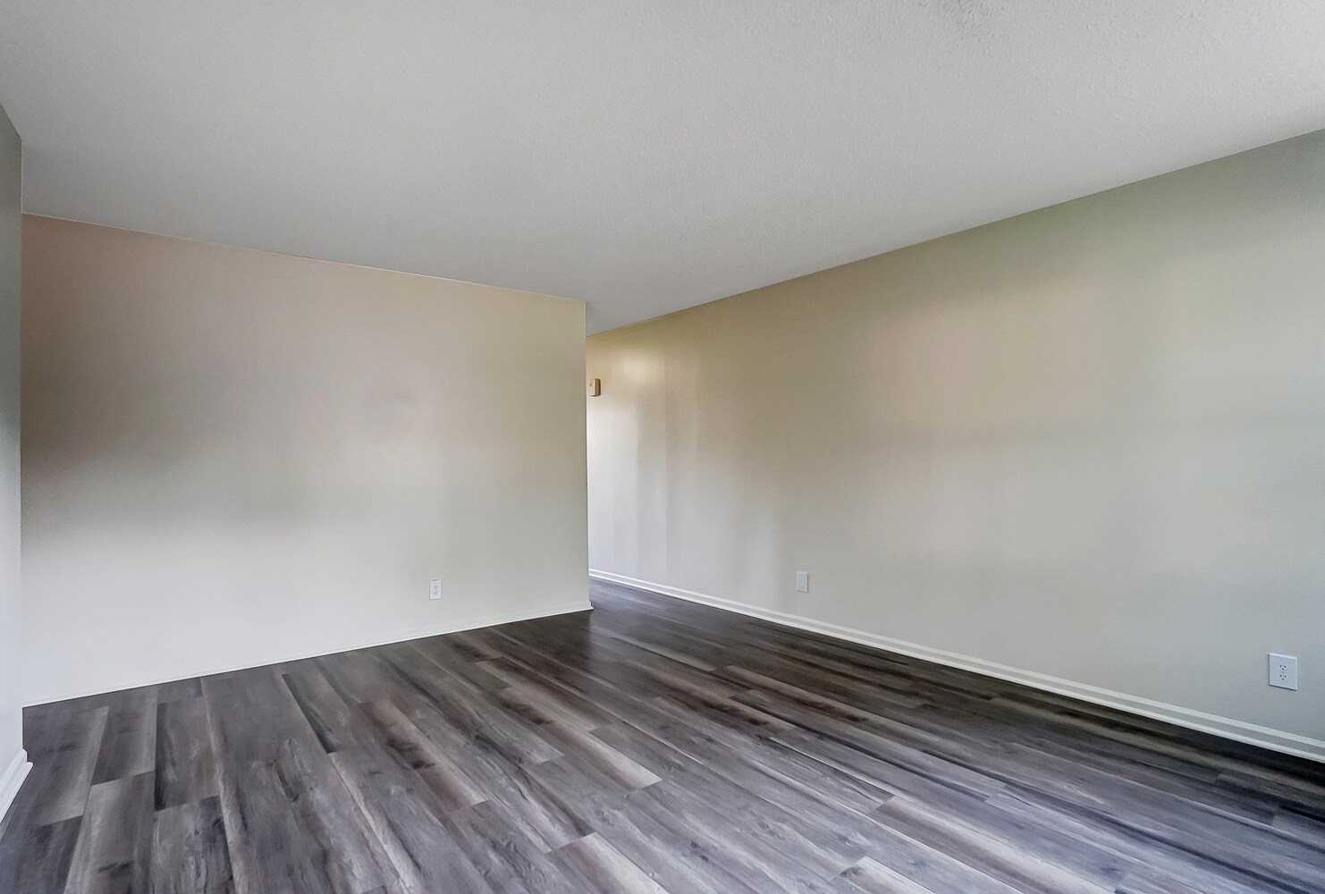 Building Photo - 1107 Larch Ln
