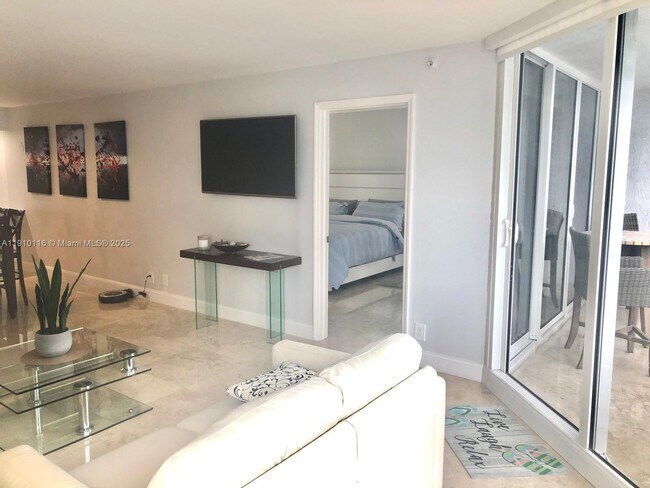 Building Photo - 1717 N Bayshore Dr