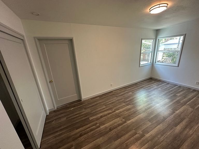 Building Photo - 938 Vervais Ave