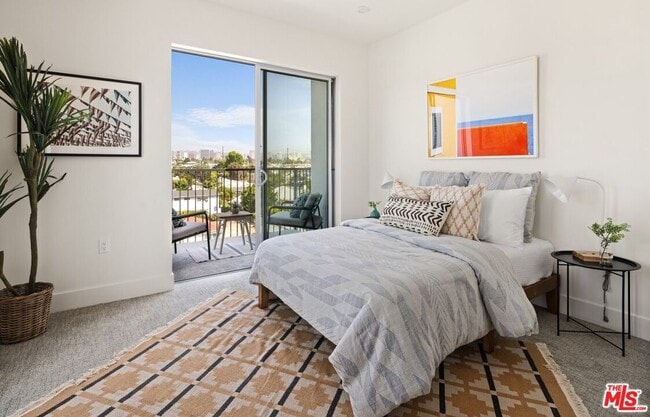 Building Photo - 2600 S Sepulveda Blvd