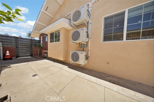 Building Photo - 327 Vine St