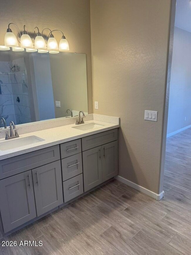 Building Photo - 15235 S Country Club Dr