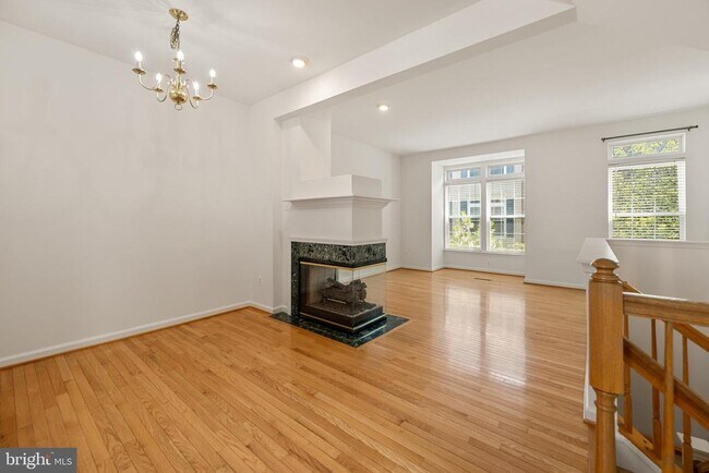 Building Photo - 956 Harrison Cir