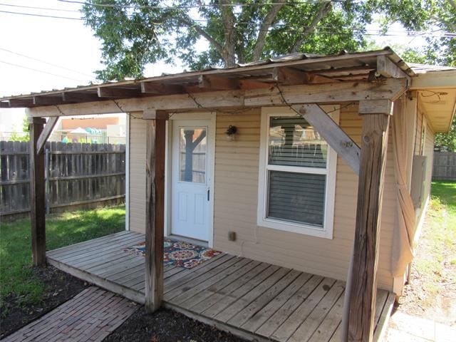 Primary Photo - 1320 Linden Dr