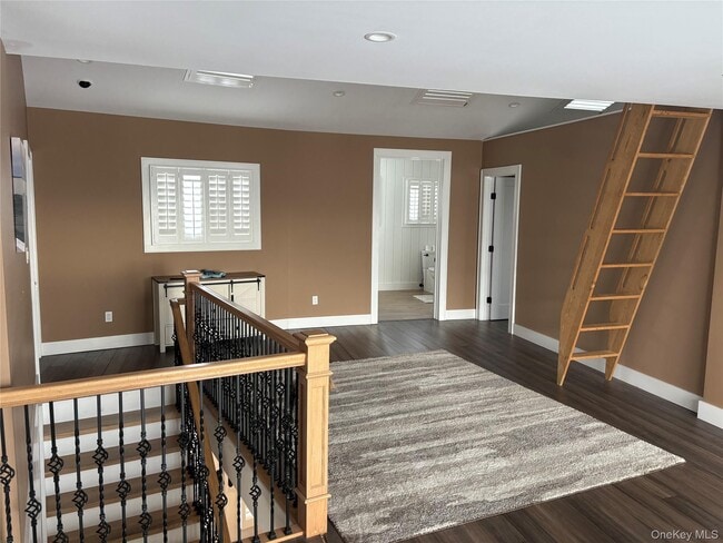 Building Photo - 2 Bay 9th St