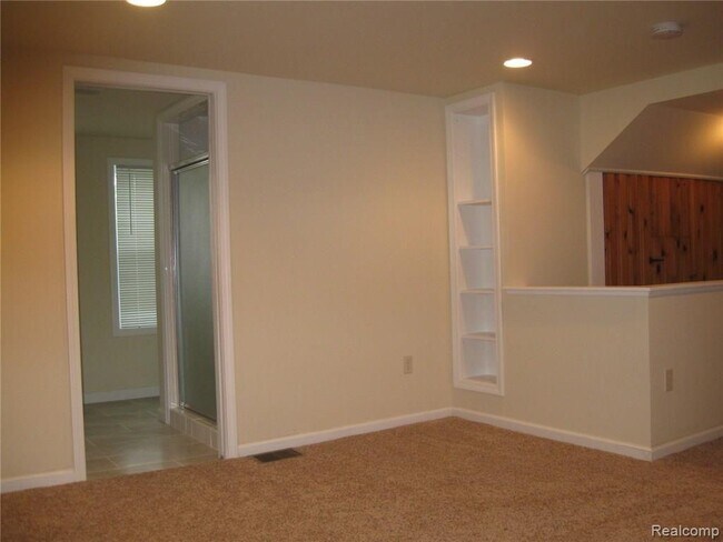 Building Photo - 141 De Villen Ave