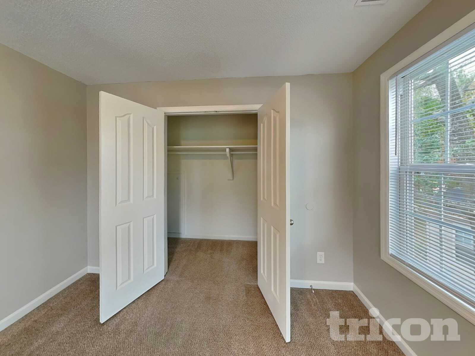 Building Photo - 337 Montclaire Ln