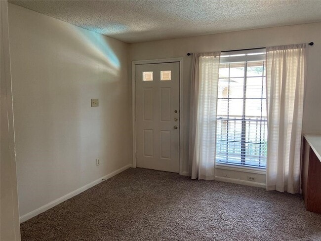 Building Photo - 1311 Antoine Dr