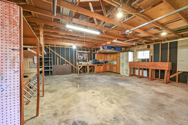 Building Photo - $2,795.00  - 4 Beds, 2 Baths, Single Famil...