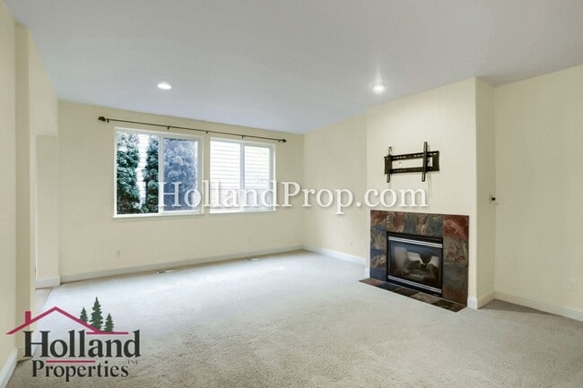 Building Photo - Must See, Beautiful 4 bedroom home in Hillsboro