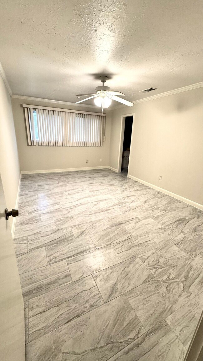 Building Photo - 3110 Springhill Dr