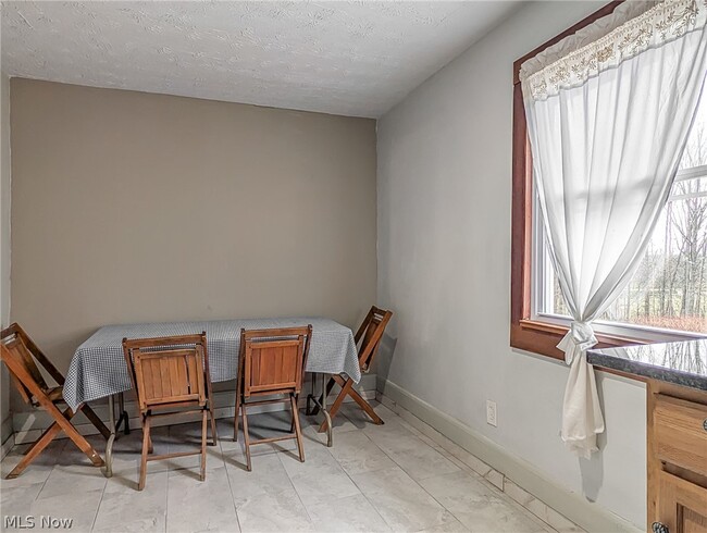 Building Photo - 1268 Pondview Ave