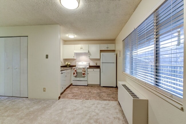 Building Photo - Pre-Leasing August 2026: Great 1 Bed, 1 Ba...
