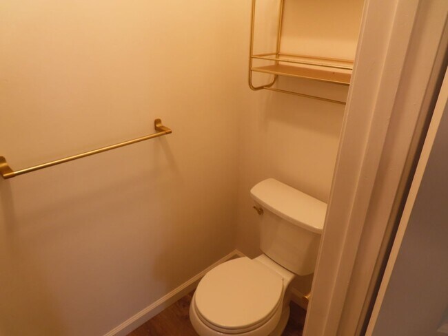 Building Photo - Perfectly located 2 bed, 2 bath condo in San Diego's Bay Ho area