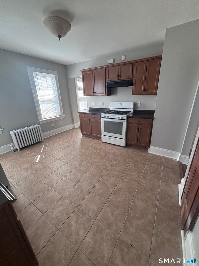 Building Photo - 624 Bishop Ave