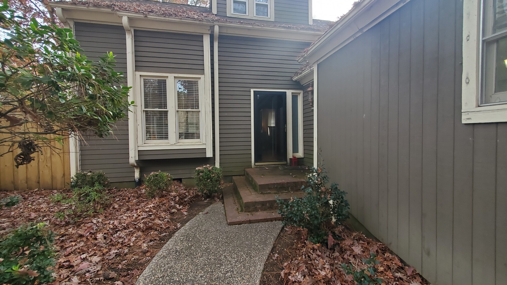 Building Photo - 5927 Sentinel Dr