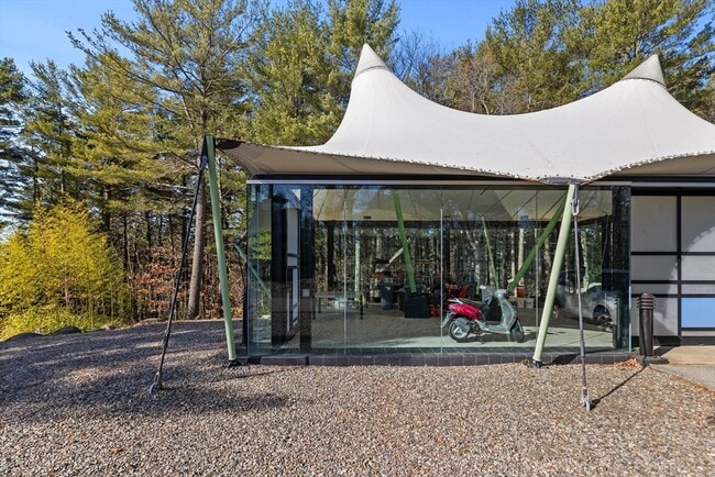 Building Photo - 370 Summer St