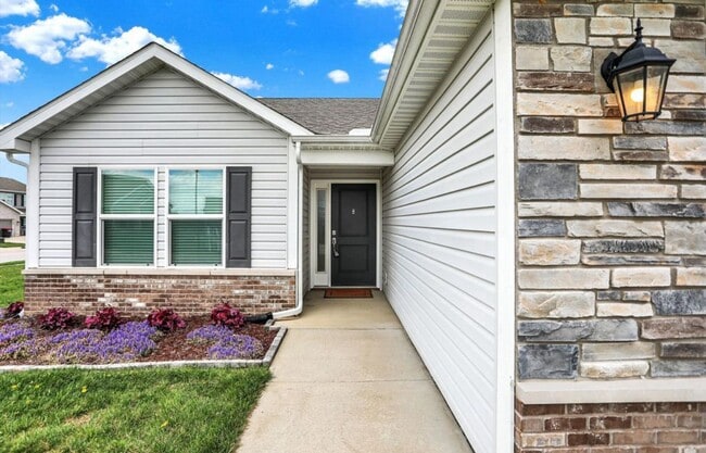 Building Photo - Hawthorne Lake…3 Bedroom 2 Bath