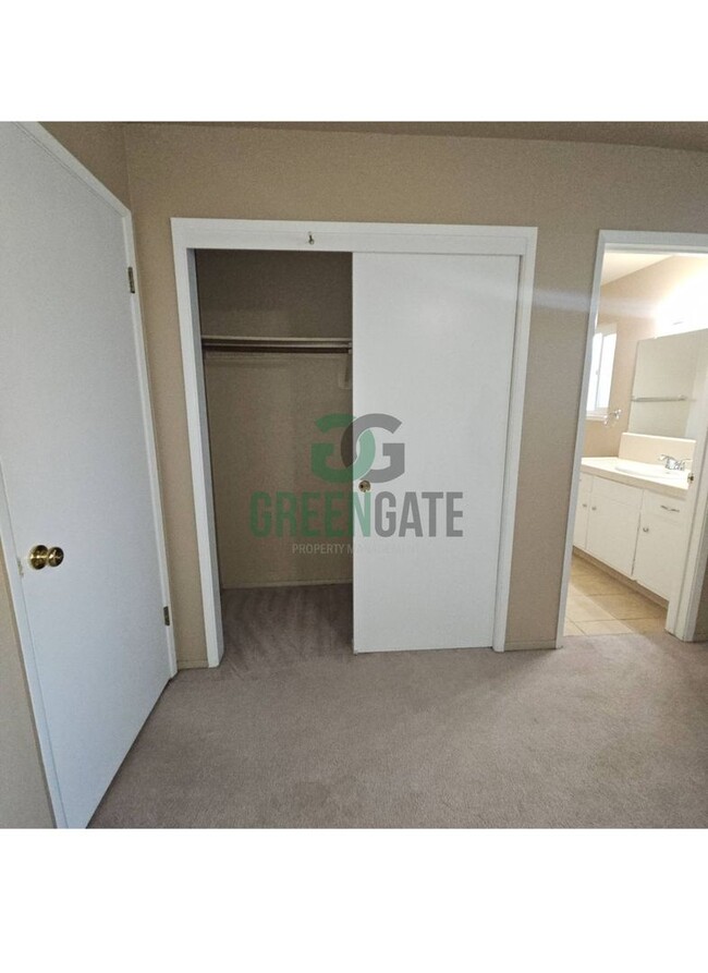 Building Photo - 3 Bedroom 2 Bath Modesto home available!!