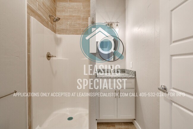 Building Photo - AMAZING NORMAN HOME AVAILABLE TO PRE-LEASE...