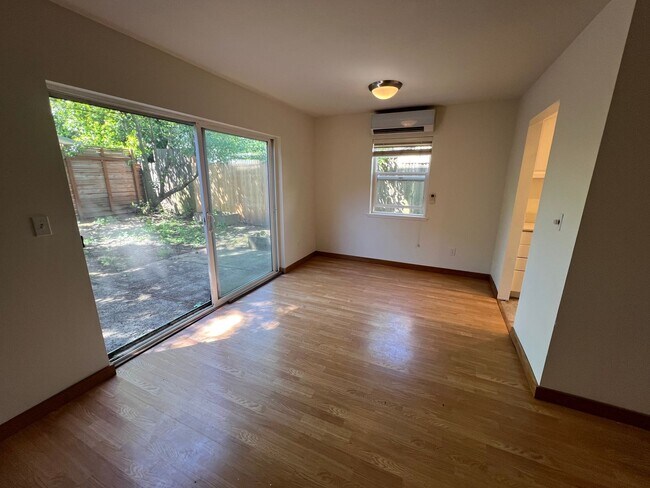 Building Photo - 3033 NE 12th Ave