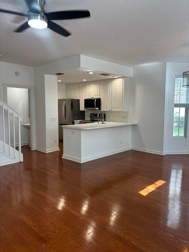 Building Photo - 140 Day Lily Dr