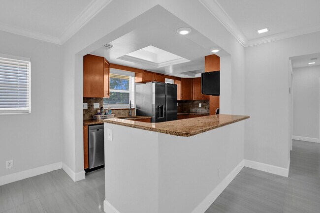 Building Photo - 2755 NE 28th Ave