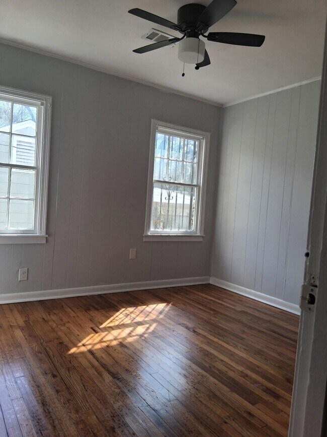 Building Photo - 611 Avalon Rd