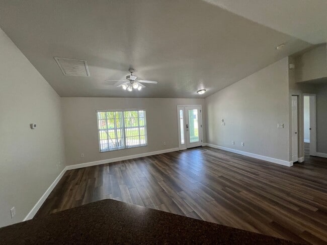 Building Photo - ($2,195) * ANNUAL ** Pool ** 3 Bed / 2 Bat...