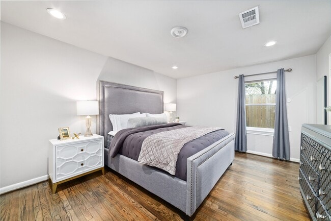 Building Photo - 10607 Chimney Rock Rd