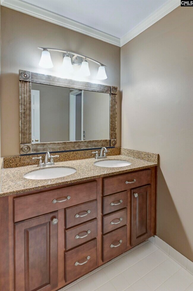 Building Photo - 1100 Woodtree Ct