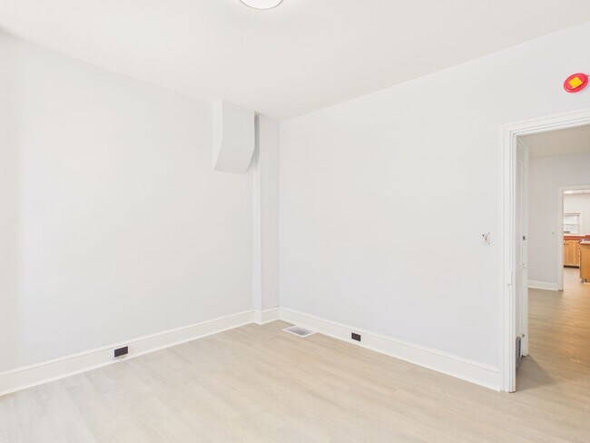 Building Photo - 2 Bedroom Single Family on Penn with Bonus Room