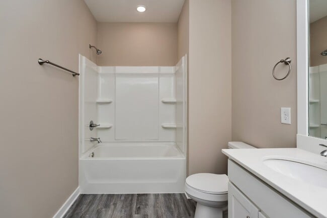 Building Photo - Move-In Ready 4 Bed, 2 Bath – Modern Upgrades & Appliances Included!