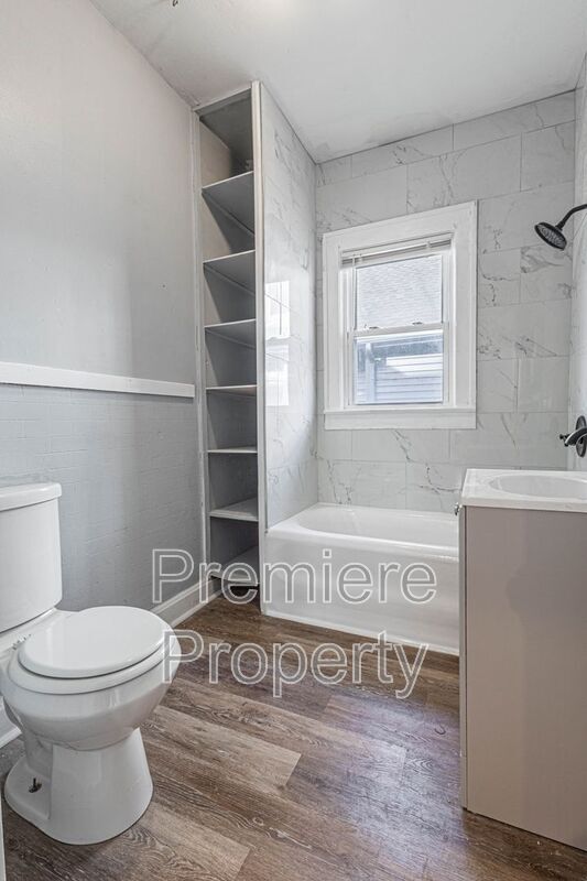 Building Photo - 2400 N 12 St