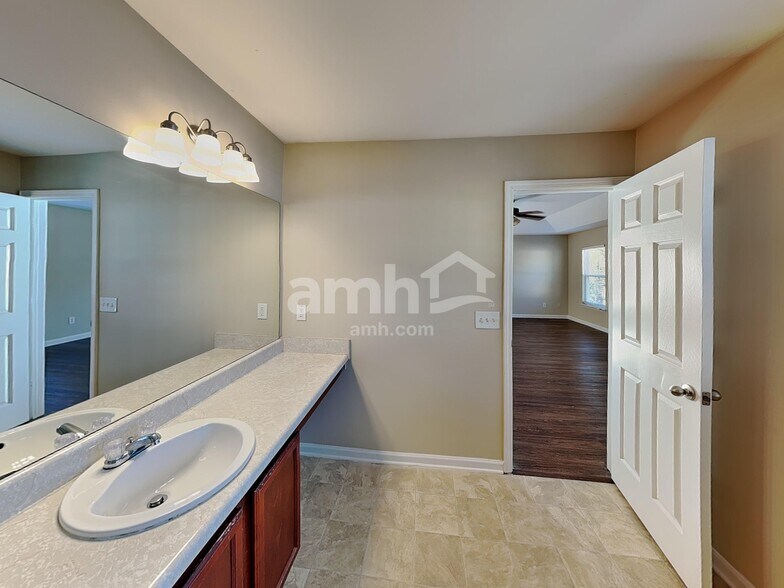 Building Photo - 348 Yellow Iris Rd