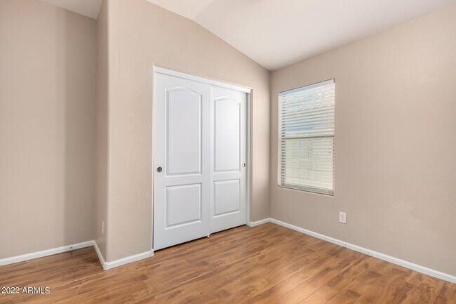 Building Photo - 17556 W Bloomfield Rd