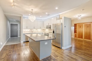 Building Photo - 333 W Trade St