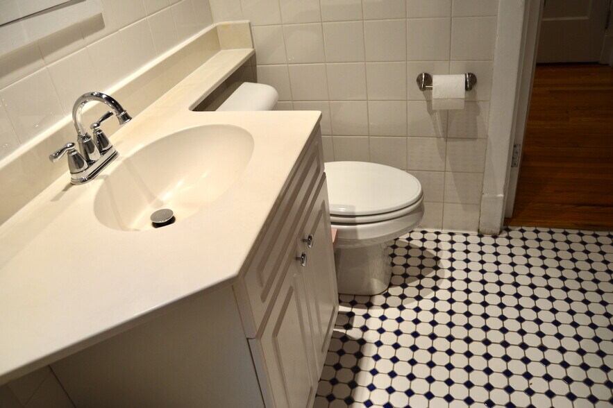 Building Photo - 828 W Lakeside Pl
