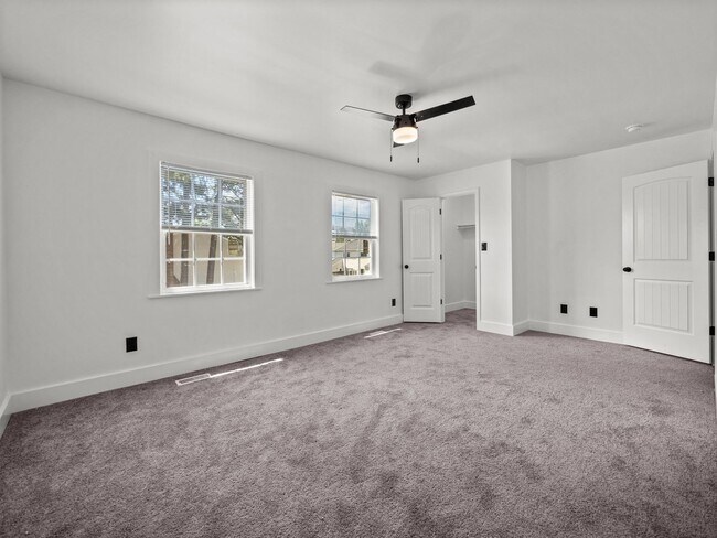 Building Photo - 635 Myrtlewood Cir