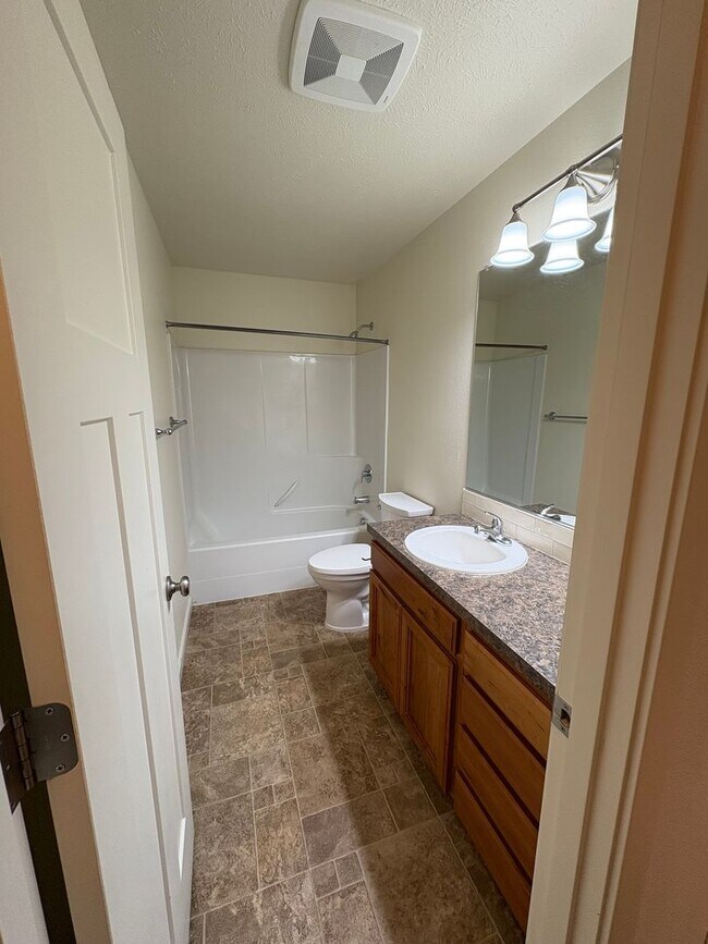 Building Photo - Home for rent in Quincy