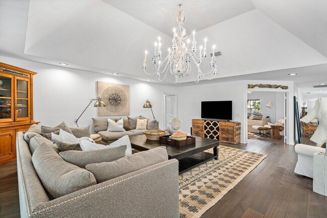 Building Photo - 11823 Pebblewood Dr