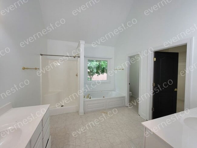 Building Photo - 398 Dunleven Manor Walk NE