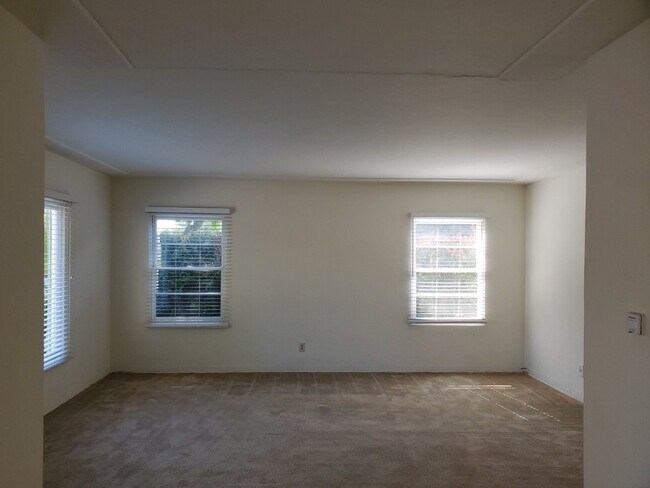 Building Photo - Room for rent with a charming Normal Heights house with garage and large yard.