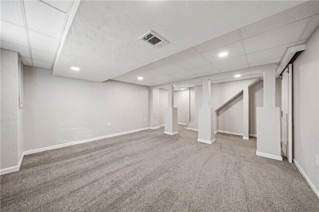 Building Photo - 3 bed/ 2 bath Single Family Home Manor, PA 15665