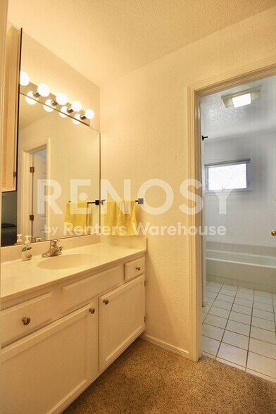 Building Photo - 537 Canyon View Dr