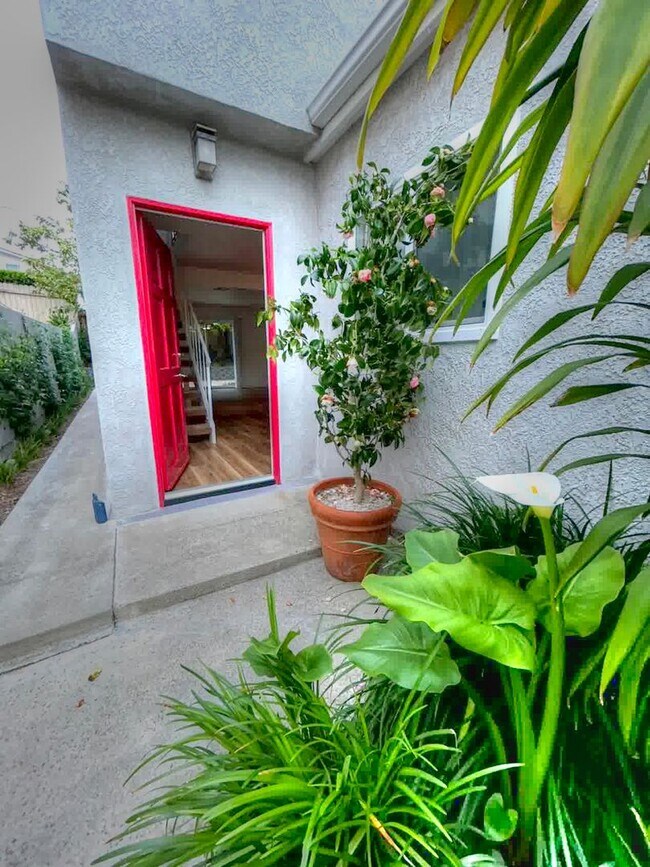 Building Photo - 33936 Alcazar Dr