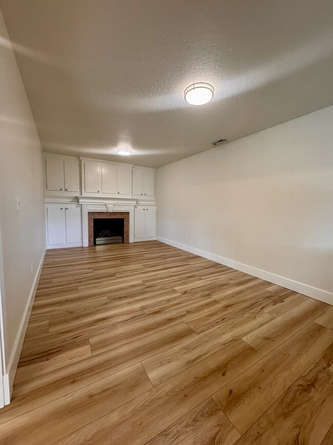 Building Photo - 1349 Tennessee Dr