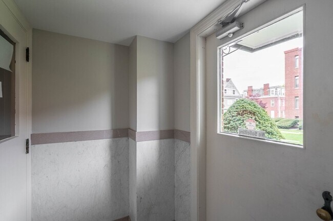 Building Photo - 20 Ashland St