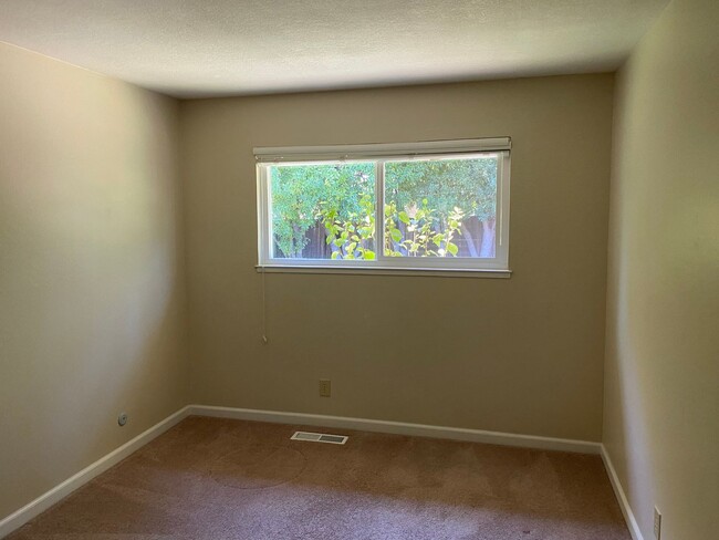 Building Photo - Quiet Sunnyvale Home