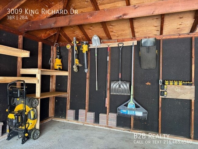 Building Photo - 3009 King Richard Dr